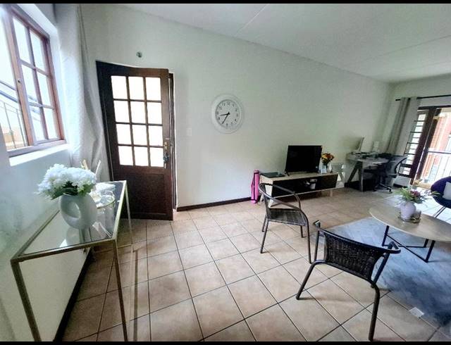 1 BEDROOM APARTMENT FOR SALE IN PINESLOPES